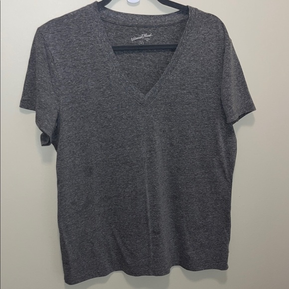 Universal Thread Tops - NWOT Universal Thread Women's Gray V-Neck Tee